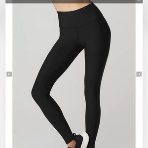 ALO AIRLIFT high waist legging.
